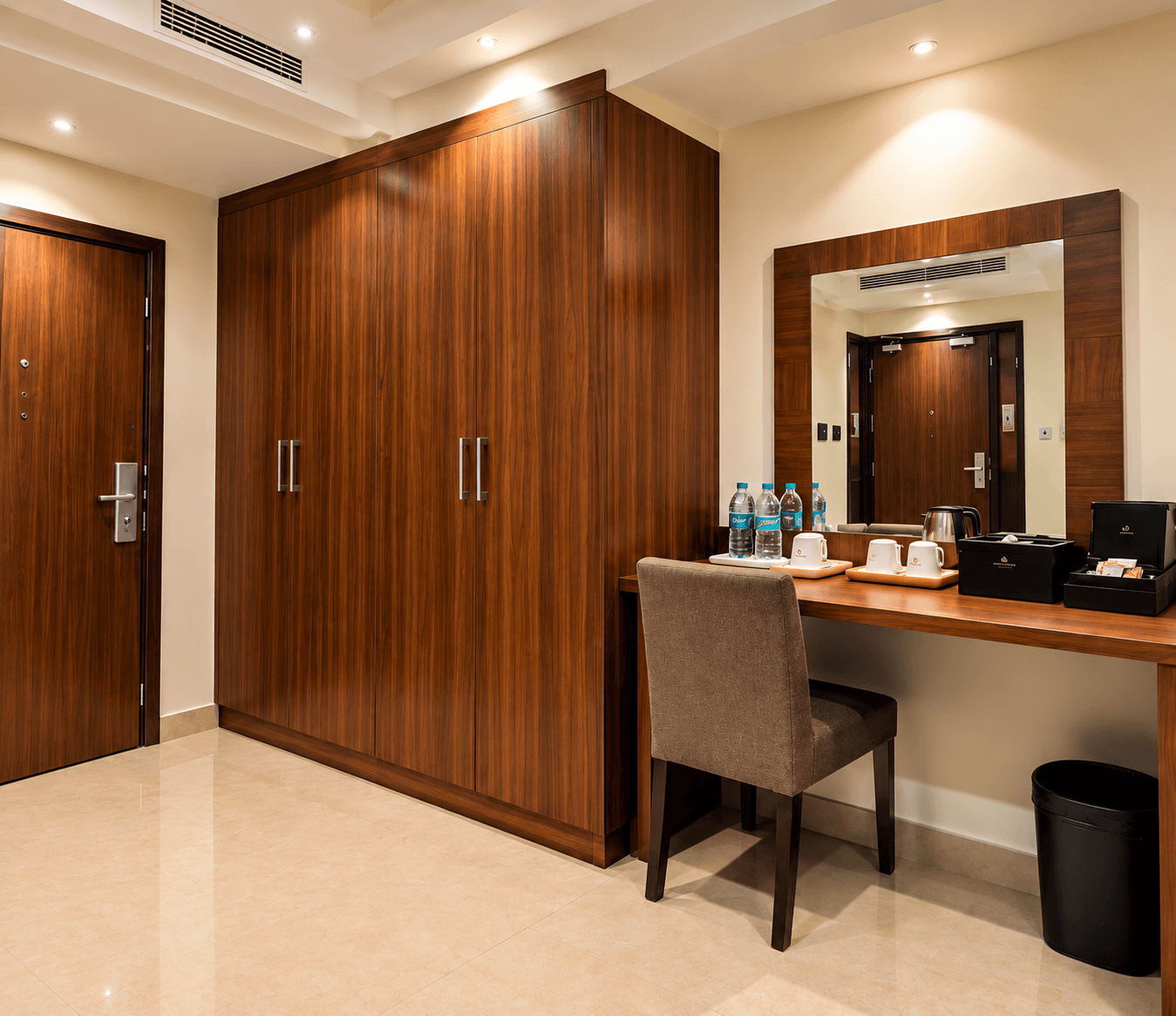 Triple Room thumbnail 4